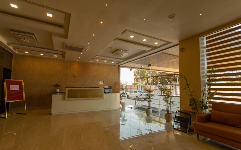 Hotel Aarunya Royale