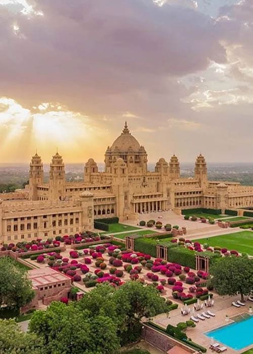 Hotel Aarunya royale